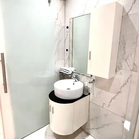 Bright Bookworm's Haven * Слима