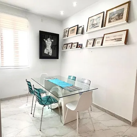 Apartment Bright Bookworm's Haven Sliema