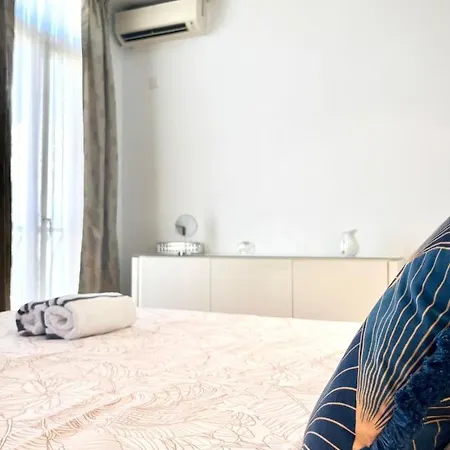 Bright Bookworm's Haven Apartment Sliema