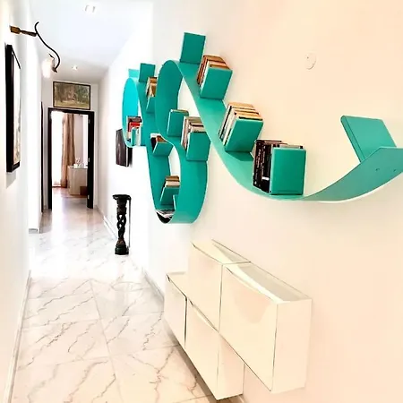 Апартаменты Bright Bookworm's Haven *