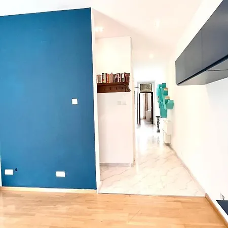 Bright Bookworm's Haven Apartment Sliema