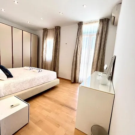 Apartment Bright Bookworm's Haven Sliema